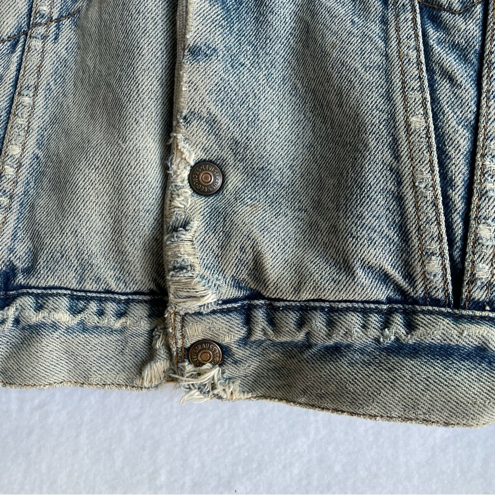 Vintage Levi's Blue Denim Sherpa-Lined Distressed Trucker Jean Jacket - Picture 8 of 15
